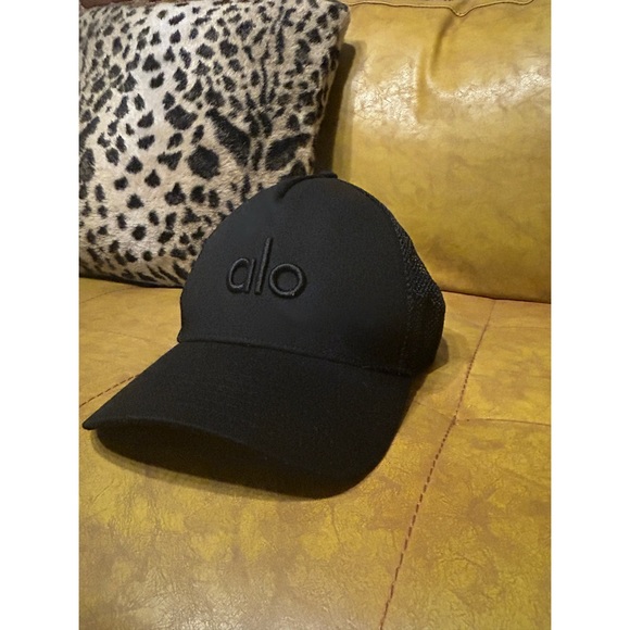 ALO Yoga Unisex Black District Trucker - Picture 6 of 7